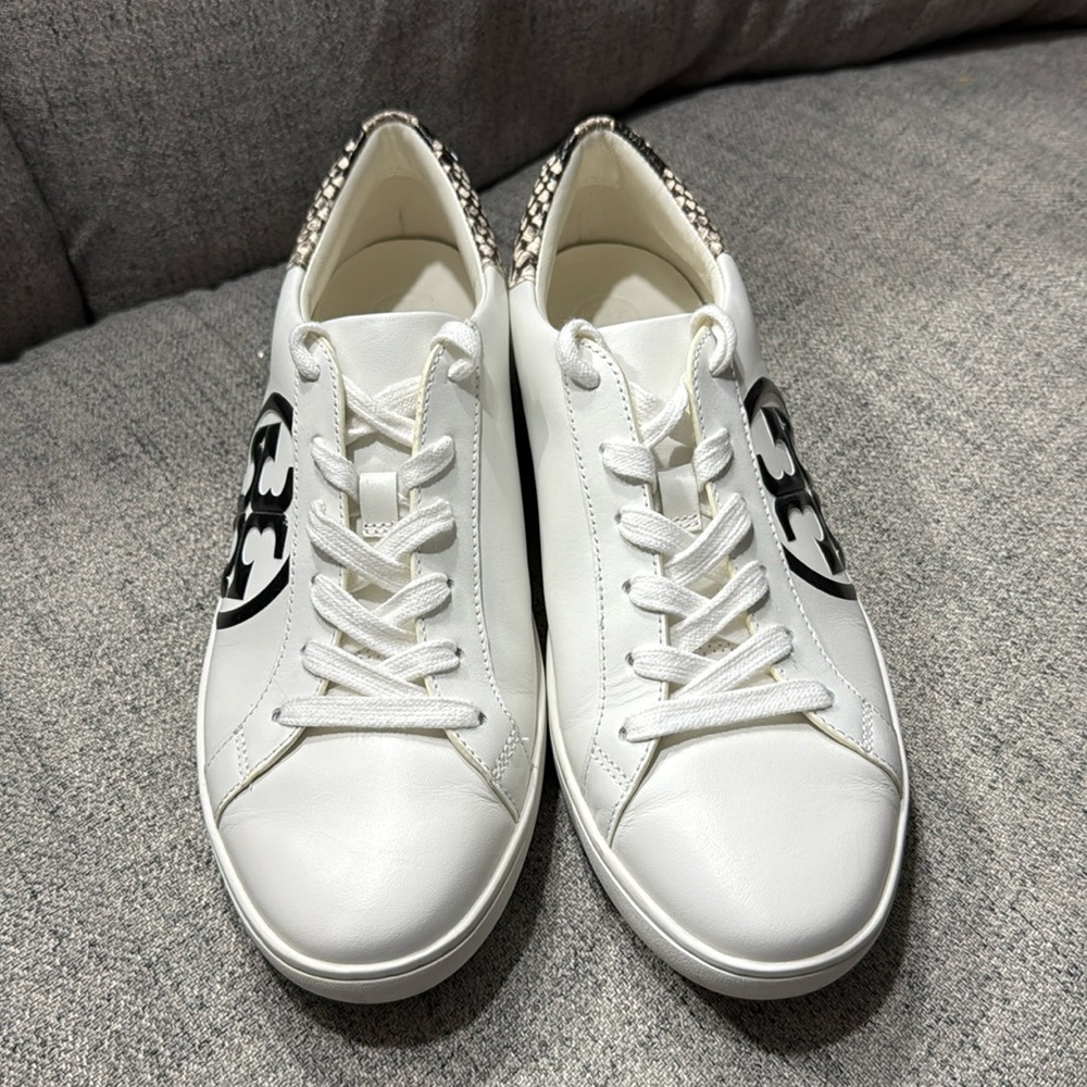 EUC Tory Burch Leigh T-Logo Leather Sneaker Roccia - Picture 2 of 12